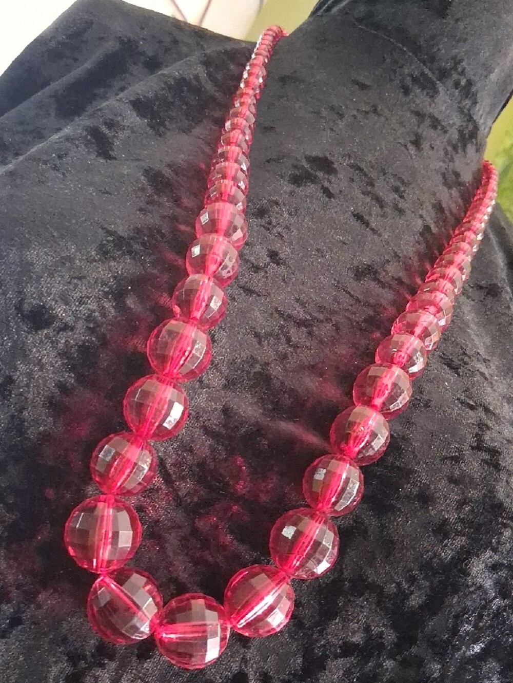 Vintage Cherry Red Lucite Beaded Women's Necklace - Classic Statement - Picture 7 of 7